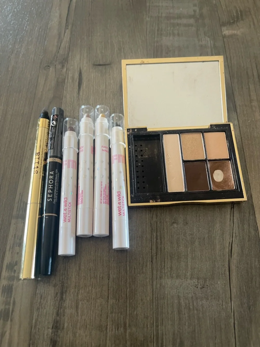 Makeup Bundle - Picture 1 of 8